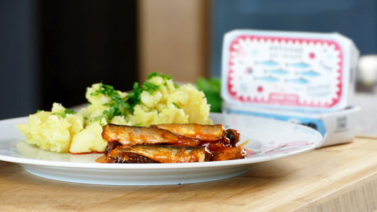 Miss Can Small Sardines in Tomato Sauce with Crushed Potatoes